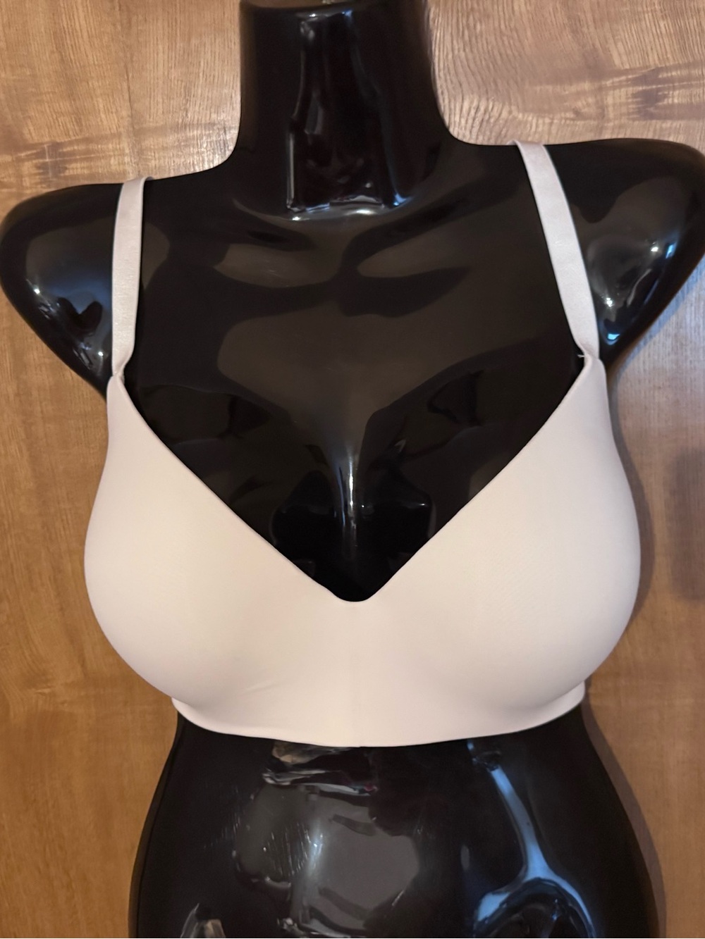 Victoria's Secret whiteT-Shirt Bra